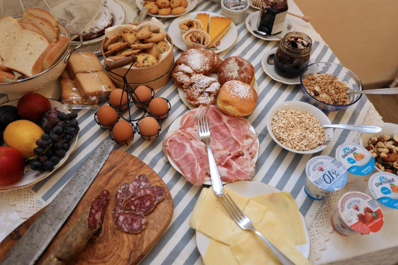 Tra i Campi Di Papaveri Medesano Esterno foto